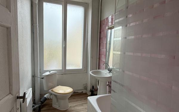 Immeuble à vendre    6 pièces • 152 m2 Marolles-les-Braults