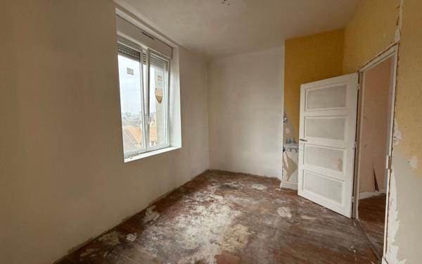 Immeuble à vendre    6 pièces • 152 m2 Marolles-les-Braults