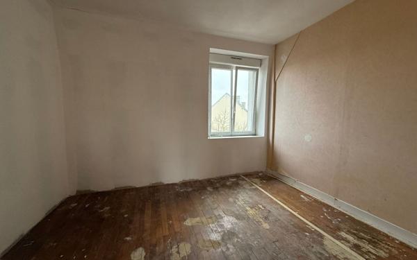 Immeuble à vendre    6 pièces • 152 m2 Marolles-les-Braults