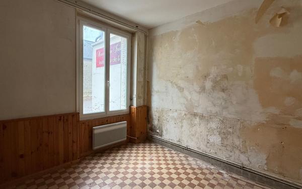 Immeuble à vendre    6 pièces • 152 m2 Marolles-les-Braults