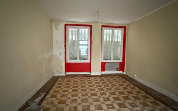 Immeuble à vendre    6 pièces • 152 m2 Marolles-les-Braults
