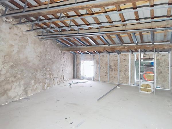 Appartement dans maison de ville à terminer de rénover, idéal investisseur, autres lots disponibles