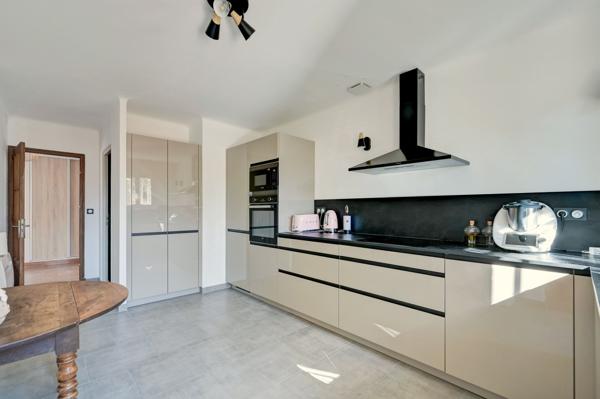 Vente Maison de luxe Aix-en-Provence 8 Pièces 250 m²