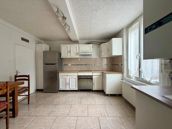 MAISON DE VILLAGE 2 CHAMBRES ET DEPENDANCES