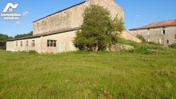 A VENDRE SAINT-AFFRIQUE AVEYRON,  6km du centre ville, Maison de maître à rénover construite en...