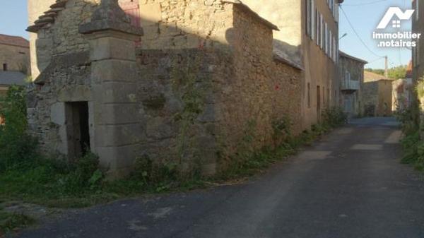 A VENDRE SAINT-AFFRIQUE AVEYRON,  6km du centre ville, Maison de maître à rénover construite en...