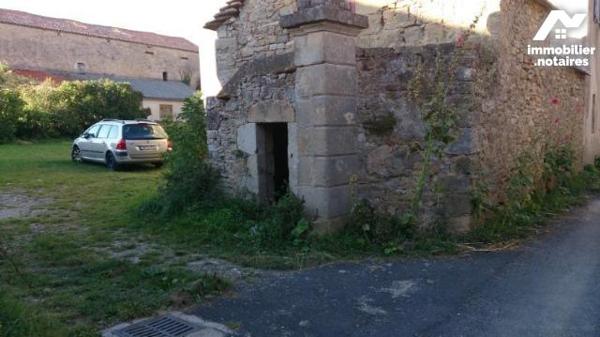 A VENDRE SAINT-AFFRIQUE AVEYRON,  6km du centre ville, Maison de maître à rénover construite en...