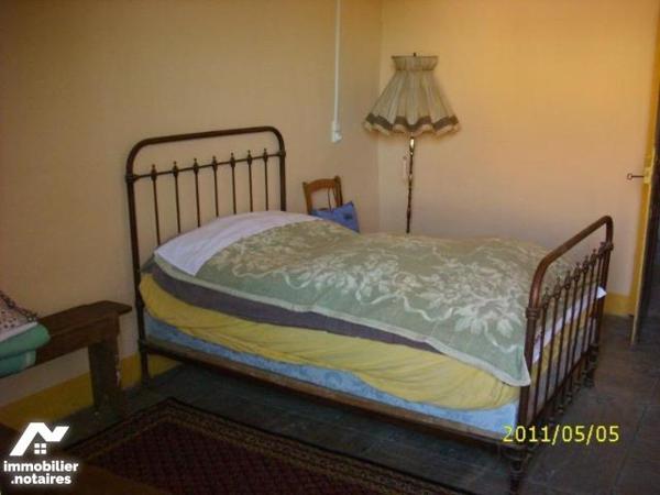 A VENDRE SAINT-AFFRIQUE AVEYRON,  6km du centre ville, Maison de maître à rénover construite en...