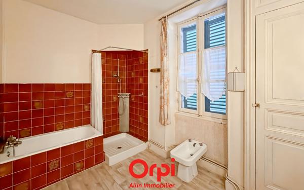 Maison à vendre    7 pièces •  Vallon-en-Sully