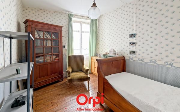 Maison à vendre    7 pièces •  Vallon-en-Sully