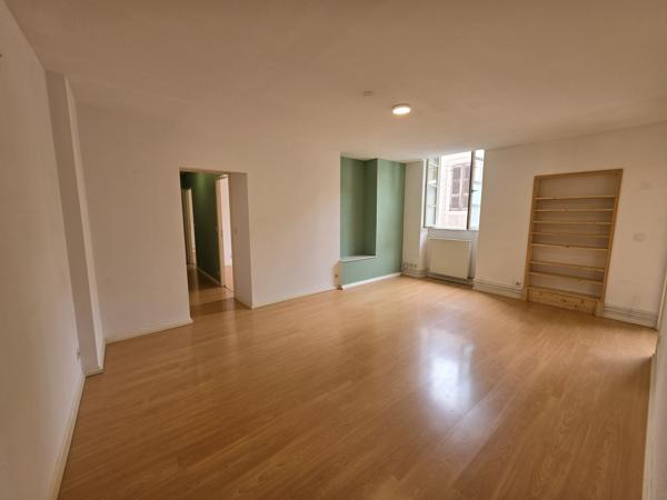 Appartement
         3 pièces
        - 74 m² Exclusivité 123 000 € *