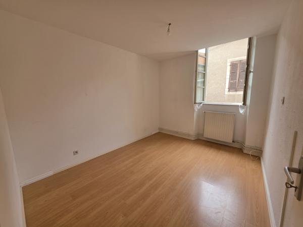 Appartement
         3 pièces
        - 74 m² Exclusivité 123 000 € *