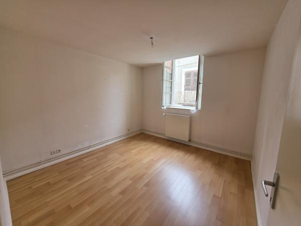 Appartement
         3 pièces
        - 74 m² Exclusivité 123 000 € *