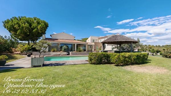 À Vendre : Villa de Prestige avec Vue Imprenable sur l'Étang