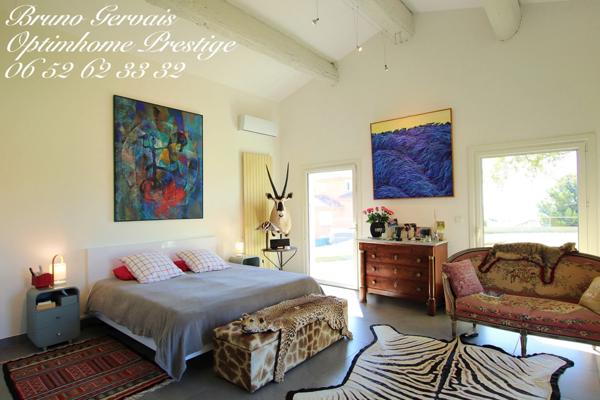 À Vendre : Villa de Prestige avec Vue Imprenable sur l'Étang