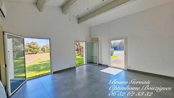 À Vendre : Villa de Prestige avec Vue Imprenable sur l'Étang