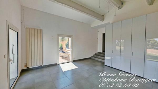 À Vendre : Villa de Prestige avec Vue Imprenable sur l'Étang