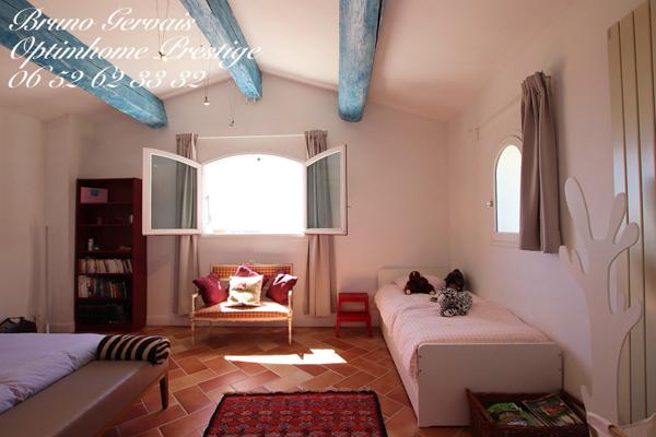 À Vendre : Villa de Prestige avec Vue Imprenable sur l'Étang