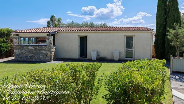 À Vendre : Villa de Prestige avec Vue Imprenable sur l'Étang