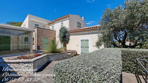 À Vendre : Villa de Prestige avec Vue Imprenable sur l'Étang