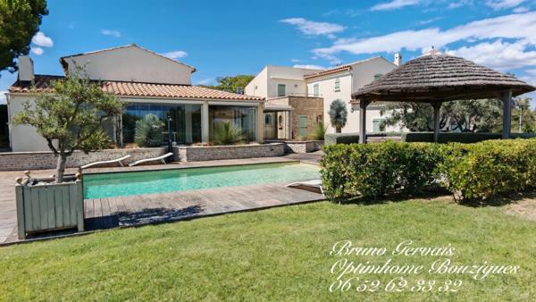 À Vendre : Villa de Prestige avec Vue Imprenable sur l'Étang