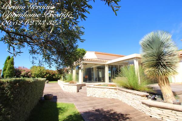 À Vendre : Villa de Prestige avec Vue Imprenable sur l'Étang