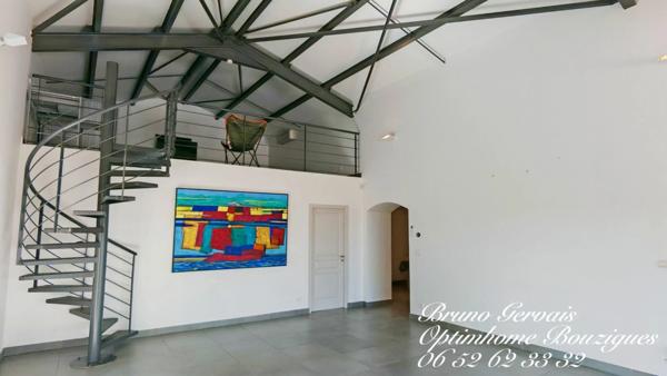 À Vendre : Villa de Prestige avec Vue Imprenable sur l'Étang