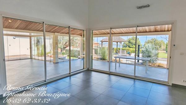 À Vendre : Villa de Prestige avec Vue Imprenable sur l'Étang