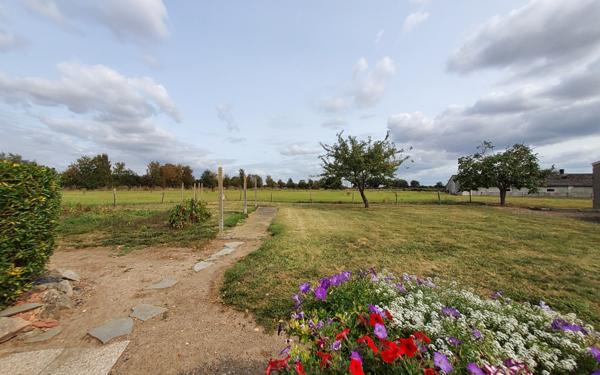 LONGERE ET SES DEPENDANCES