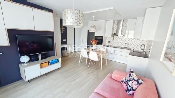 A louer : Appartement meublé de 2 pièces de 41 m² avec balcon et parking s/sol.
