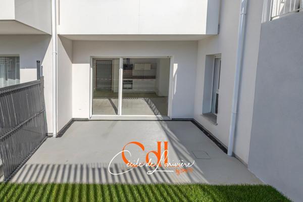 Investissement idéal, plein centre-ville et plein Sud avec terrasse et jardinet !