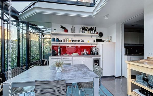 Maison à vendre    5 pièces • 180 m2 Suresnes