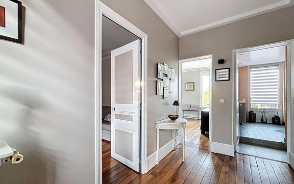 Maison à vendre    5 pièces • 180 m2 Suresnes