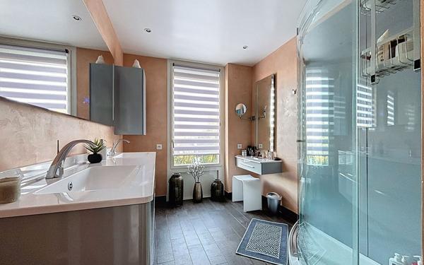 Maison à vendre    5 pièces • 180 m2 Suresnes