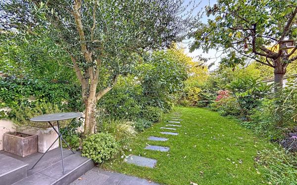 Maison à vendre    5 pièces • 180 m2 Suresnes