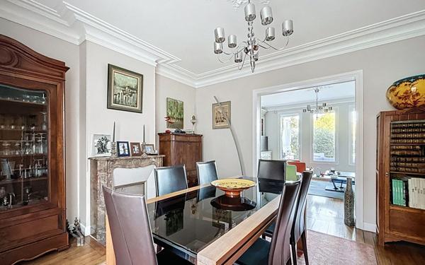 Maison à vendre    5 pièces • 180 m2 Suresnes