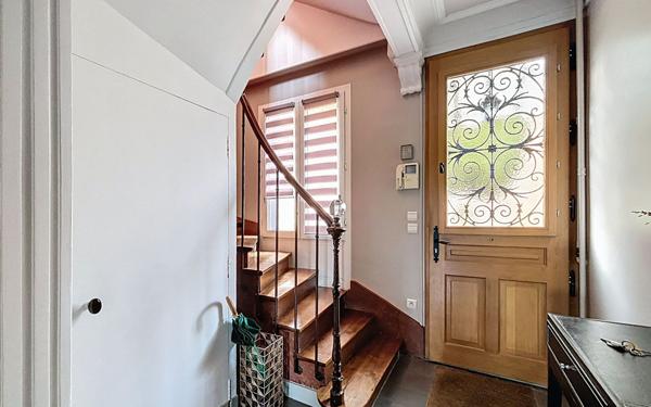 Maison à vendre    5 pièces • 180 m2 Suresnes