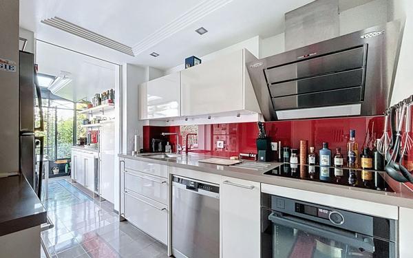 Maison à vendre    5 pièces • 180 m2 Suresnes