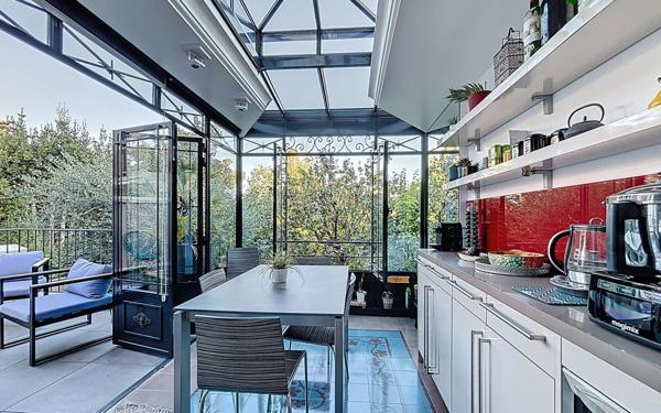 Maison à vendre    5 pièces • 180 m2 Suresnes