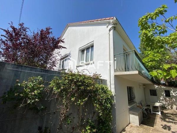 REZE - Maison 9 pièces d'environ 200 m² sur une parcelle de 420 m²