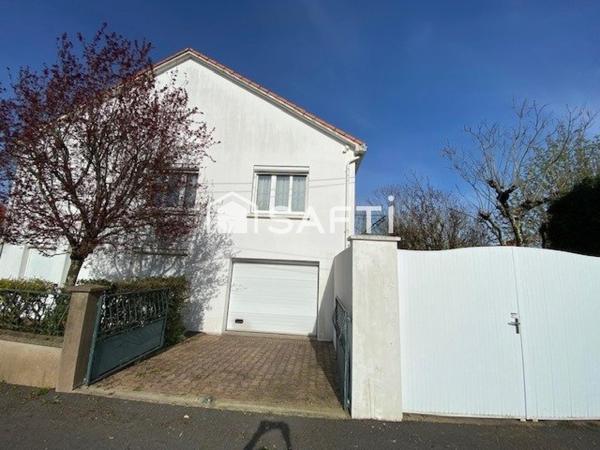 REZE - Maison 9 pièces d'environ 200 m² sur une parcelle de 420 m²