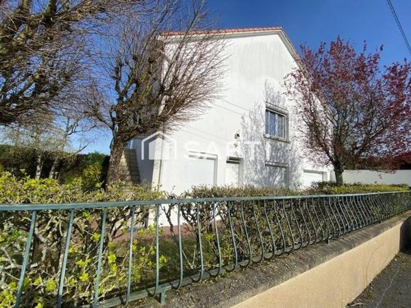 REZE - Maison 9 pièces d'environ 200 m² sur une parcelle de 420 m²
