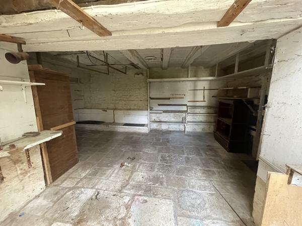 MAISON DE BOURG DE 160 M2 avec Cour et Garage.