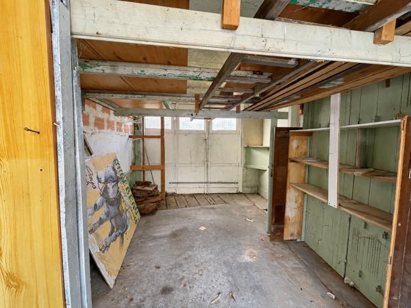 MAISON DE BOURG DE 160 M2 avec Cour et Garage.