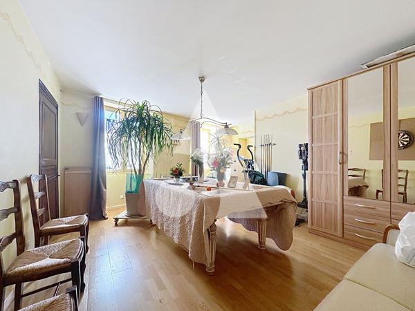 Appartement 4 pièces 122.79 m2