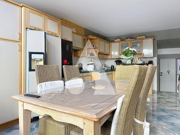 Appartement 4 pièces 122.79 m2