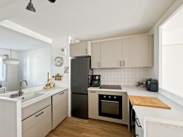 Appartement
         3 pièces
        - 72 m² 321 500 € *