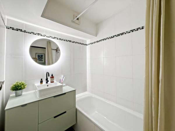 Appartement
         3 pièces
        - 72 m² 321 500 € *