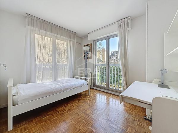 Michel Bizot - Appartement 4 pièces balcon parking