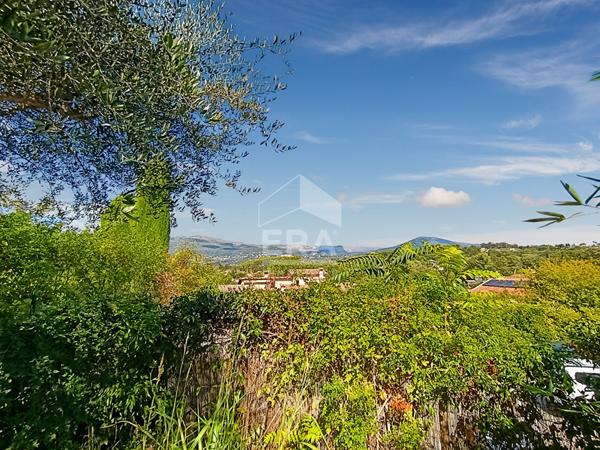 APPARTEMENT DE TYPE 2 PIECES EN REZ DE JARDIN AVEC PISCINE COLLECTIVE